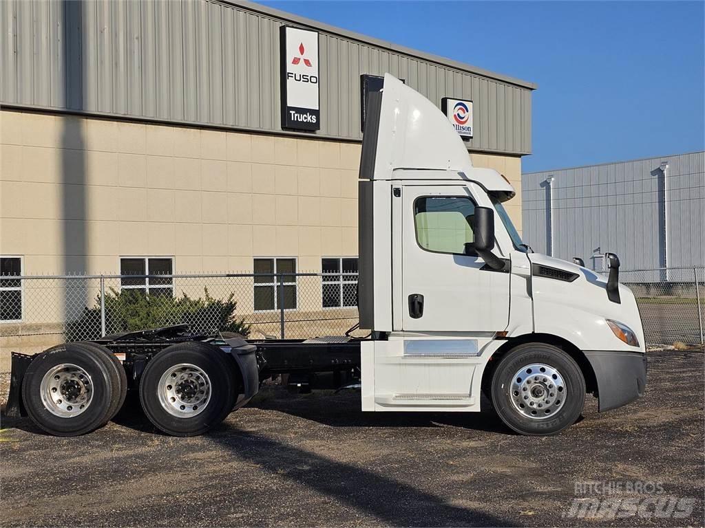 Freightliner PE116DC 中古トラクターヘッド | トレーラーヘッド