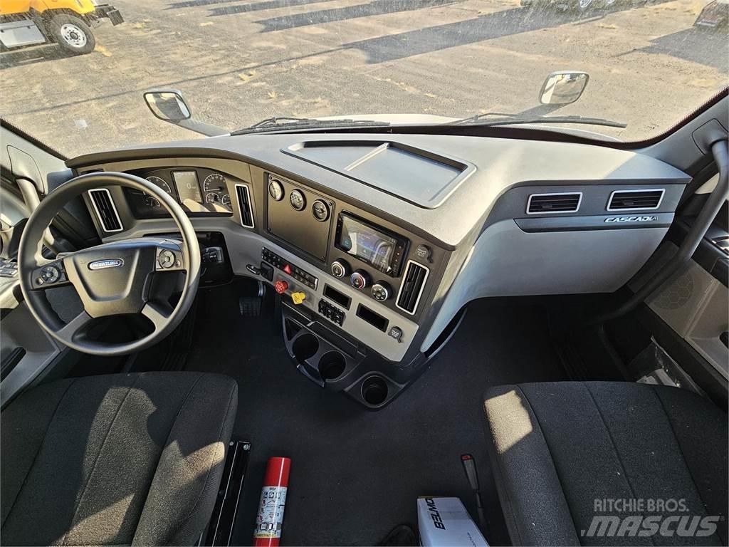 Freightliner PE116DC 中古トラクターヘッド | トレーラーヘッド