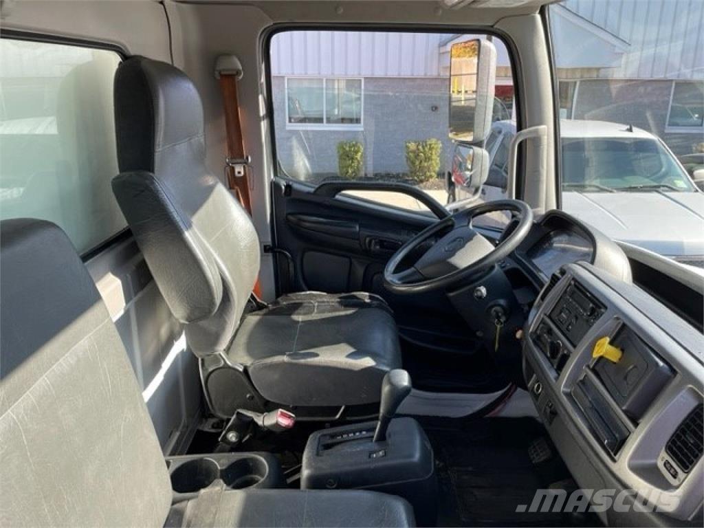 Hino 268A ボックスボディー、ウイング、箱車