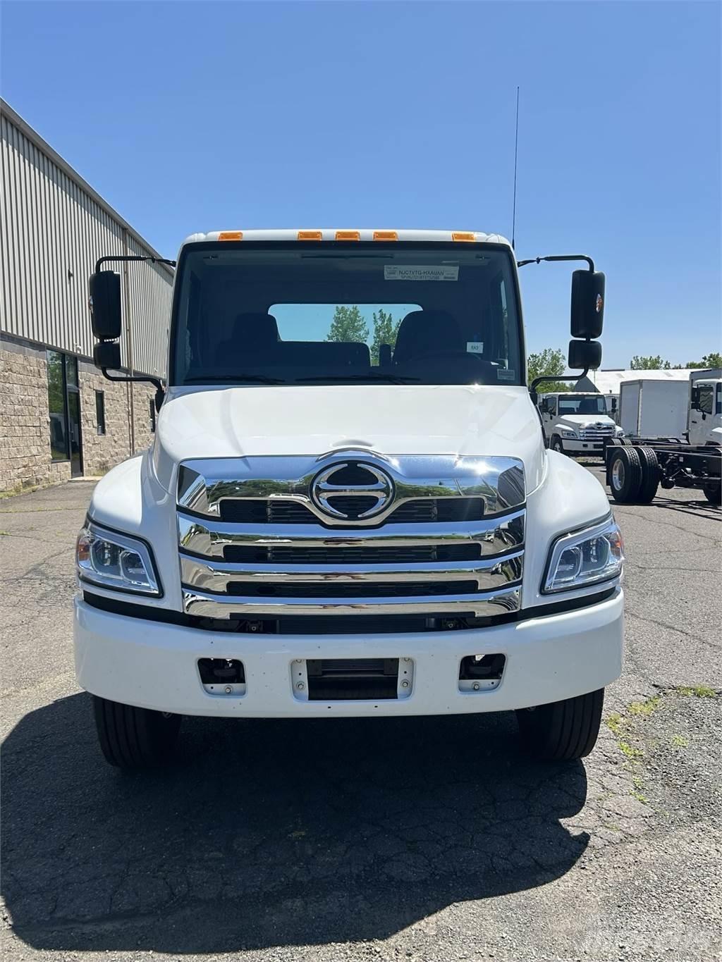 Hino L6 キャブ付きシャーシ