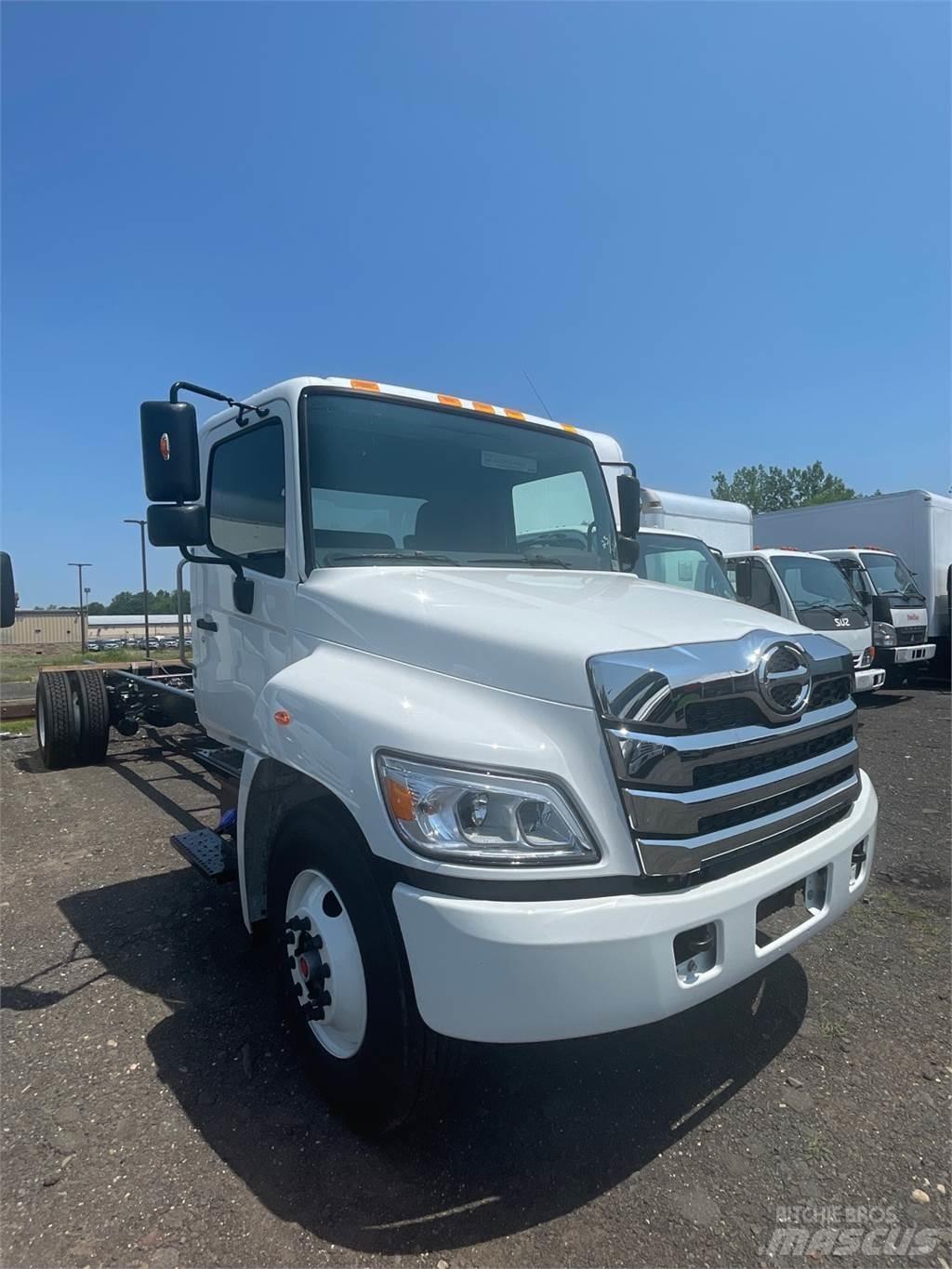 Hino L7 キャブ付きシャーシ