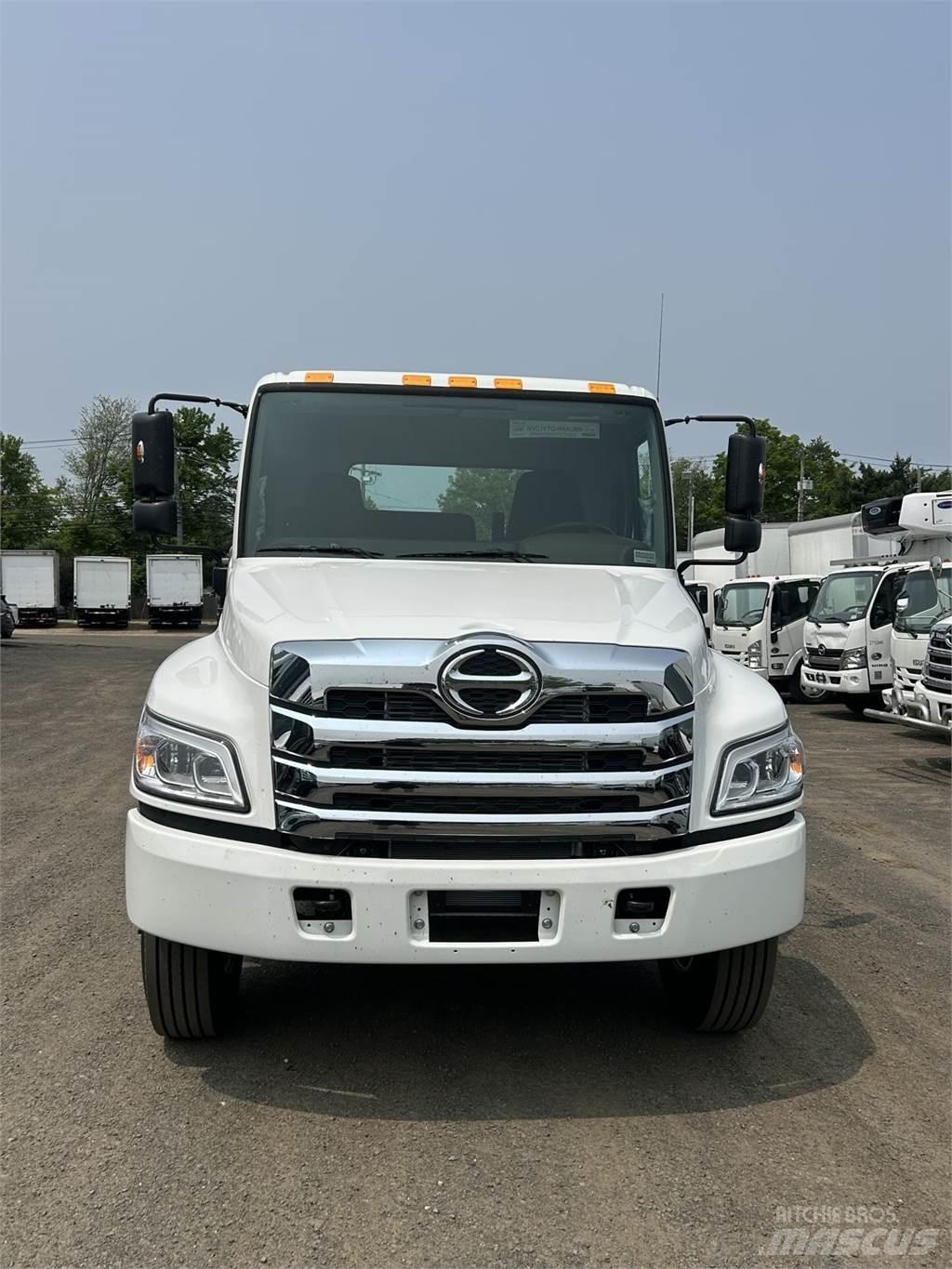 Hino L7 キャブ付きシャーシ