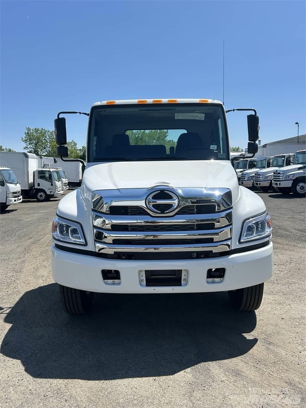 Hino L7 キャブ付きシャーシ