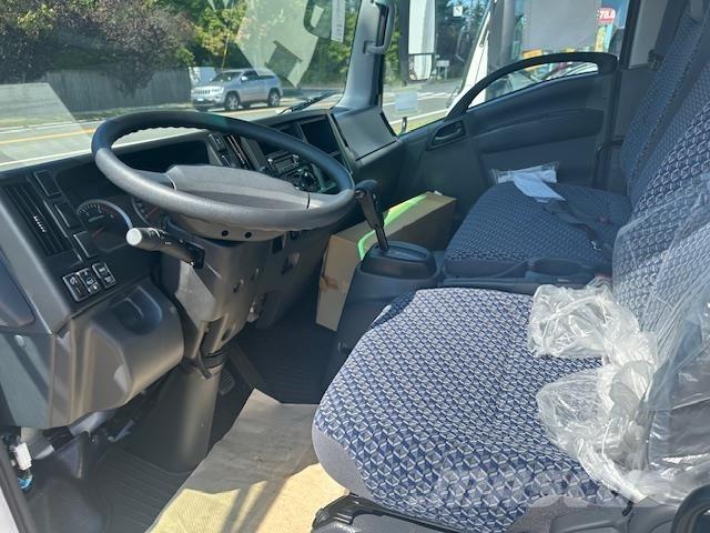 Hino S5 キャブ付きシャーシ
