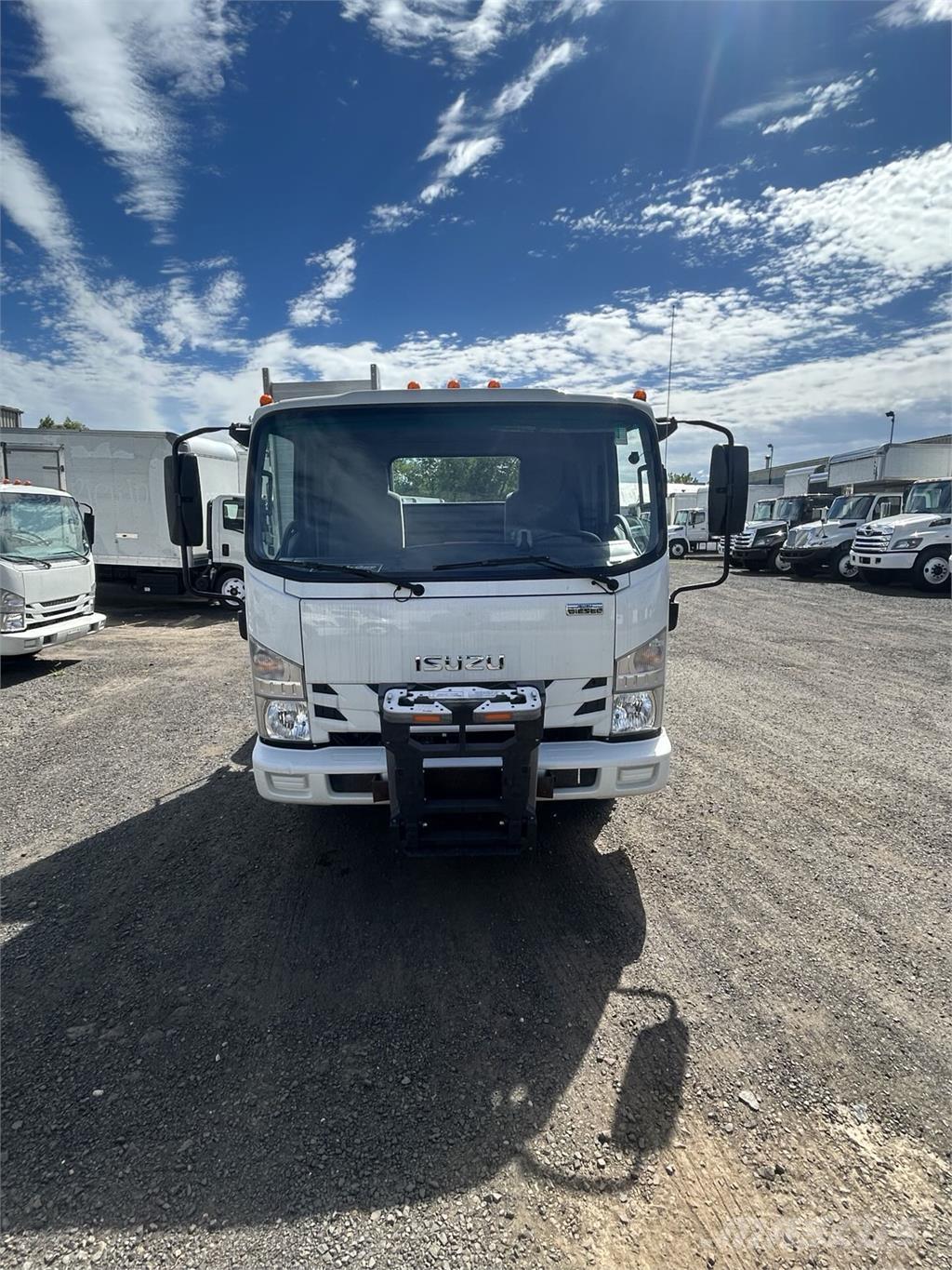 Isuzu NPR HD キャブ付きシャーシ