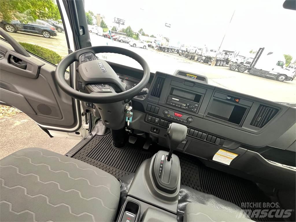 Isuzu NRR キャブ付きシャーシ
