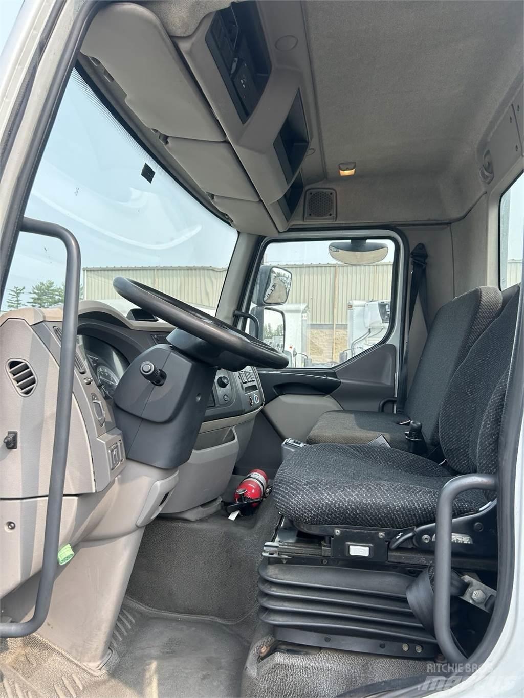 Kenworth K270 キャブ付きシャーシ