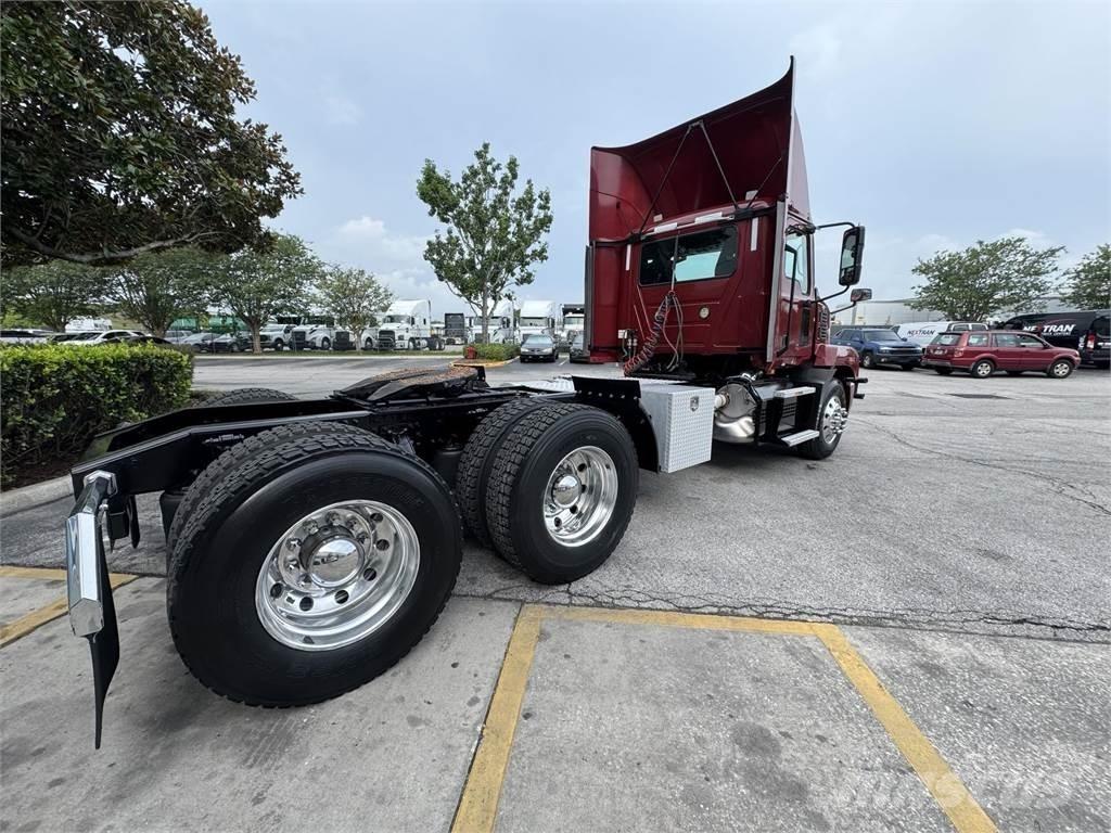 Mack AN64T 中古トラクターヘッド | トレーラーヘッド