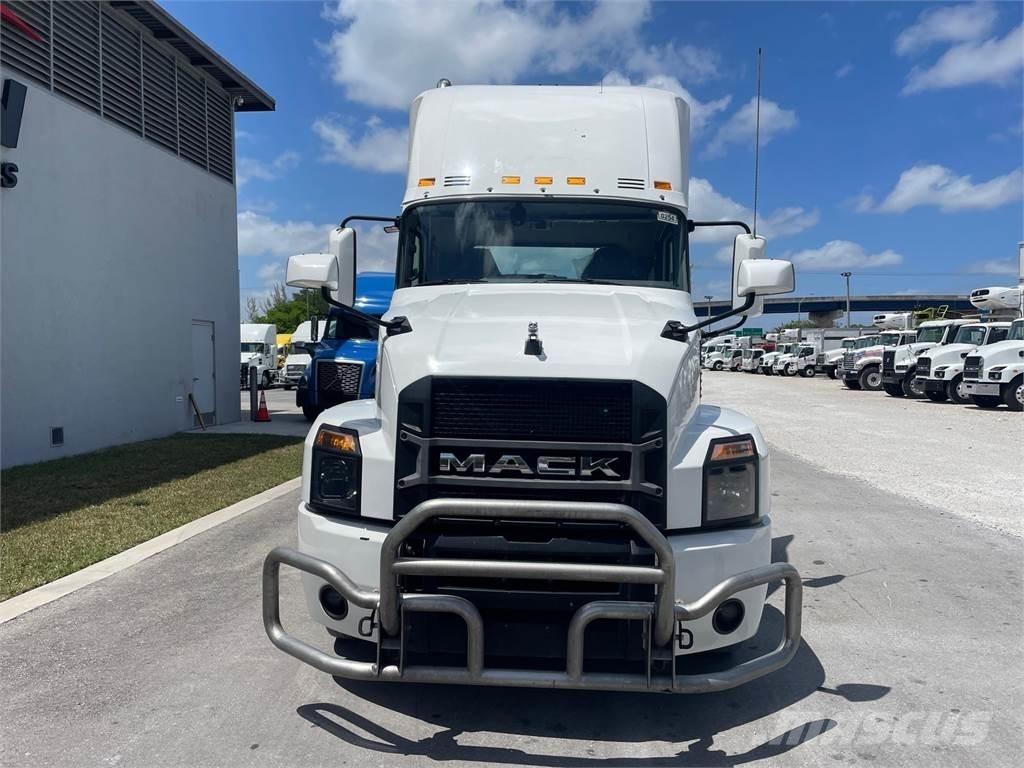 Mack AN64T 中古トラクターヘッド | トレーラーヘッド