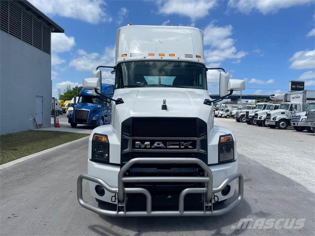 Mack AN64T 中古トラクターヘッド | トレーラーヘッド