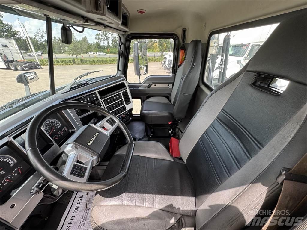 Mack AN64T 中古トラクターヘッド | トレーラーヘッド