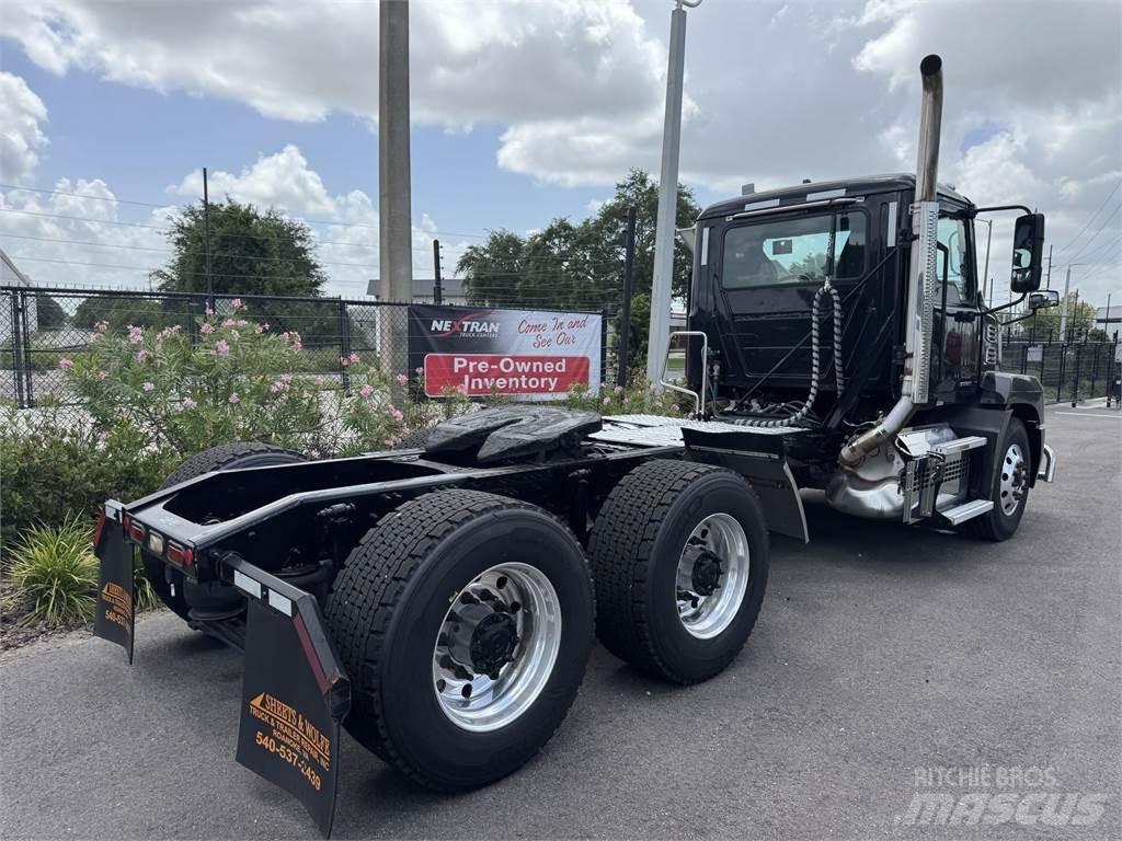 Mack AN64T 中古トラクターヘッド | トレーラーヘッド