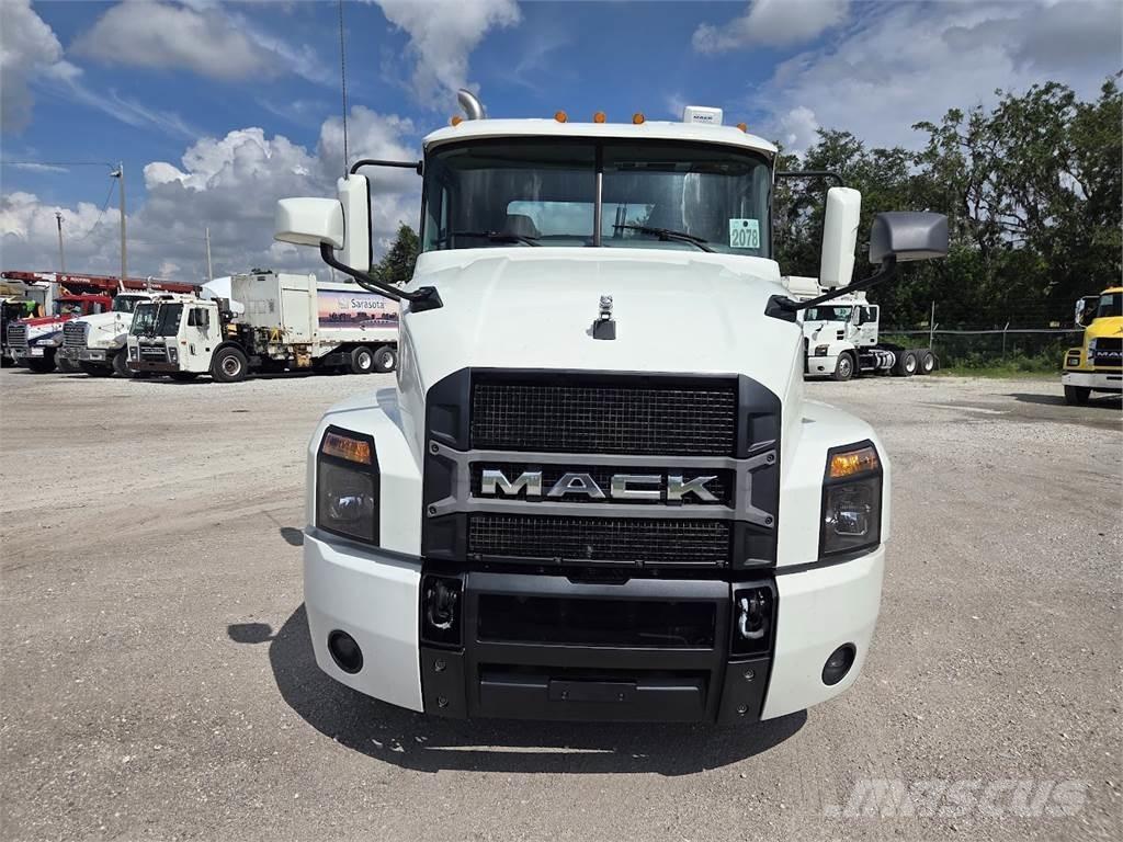 Mack AN64T 中古トラクターヘッド | トレーラーヘッド