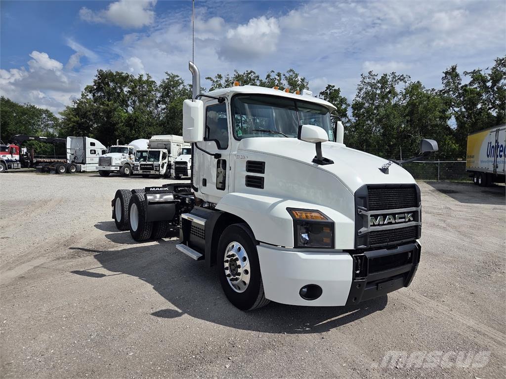 Mack AN64T 中古トラクターヘッド | トレーラーヘッド