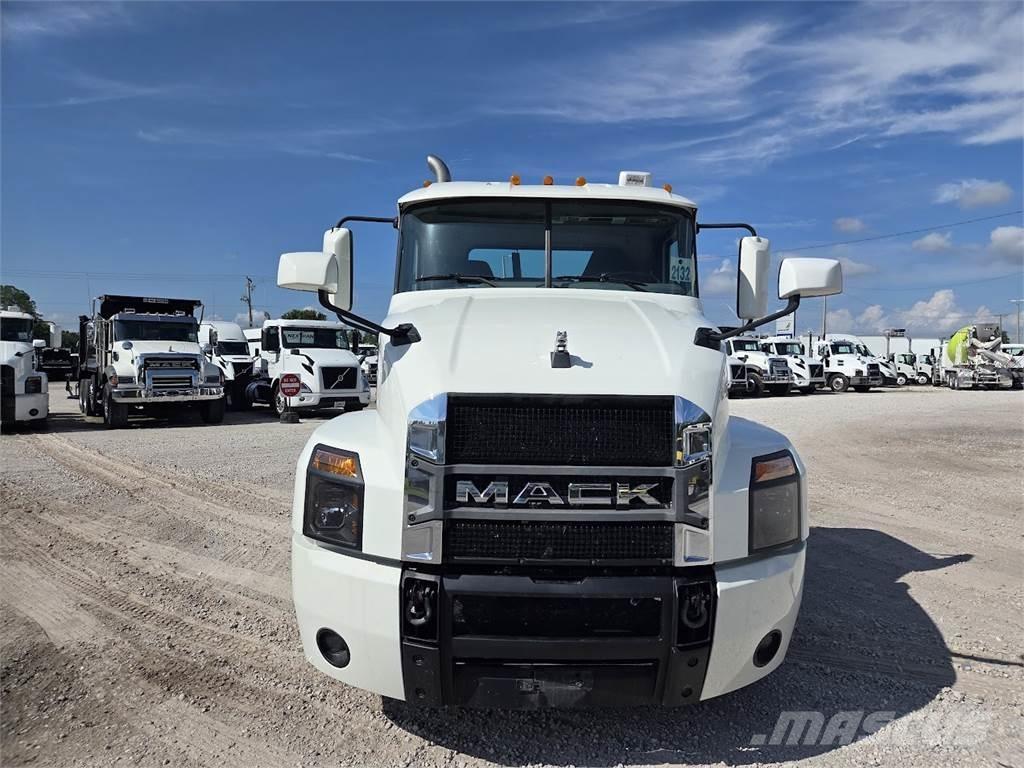 Mack AN64T 中古トラクターヘッド | トレーラーヘッド