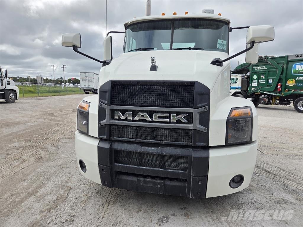 Mack AN64T 中古トラクターヘッド | トレーラーヘッド