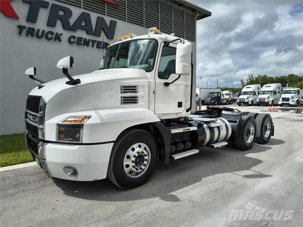 Mack AN64T 中古トラクターヘッド | トレーラーヘッド