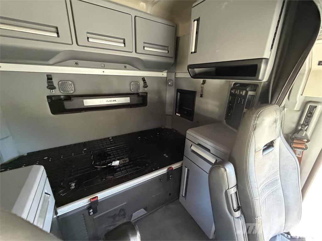 Mack AN64T 中古トラクターヘッド | トレーラーヘッド