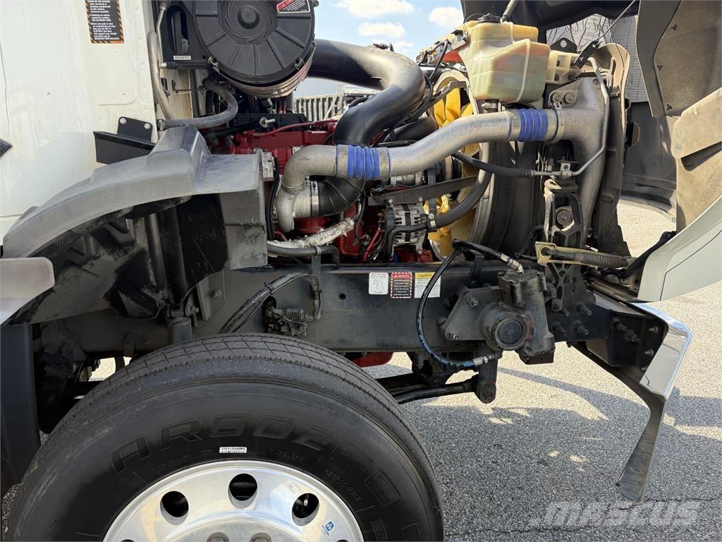 Mack GR64B9 ボックスボディー、ウイング、箱車