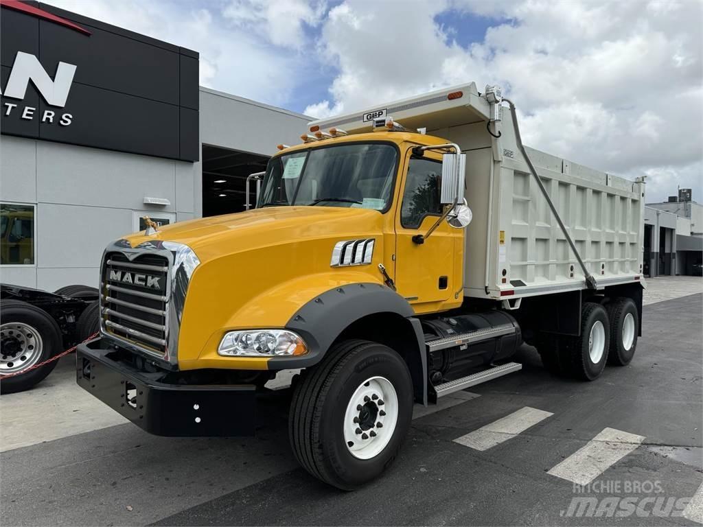 Mack GR64BRX ダンプ