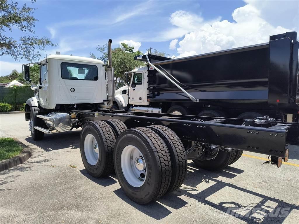 Mack GR64BX ミキサー車