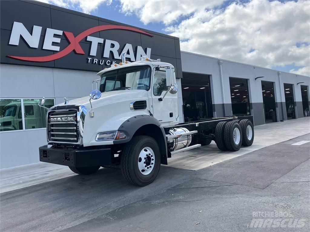 Mack GR64BX ダンプ