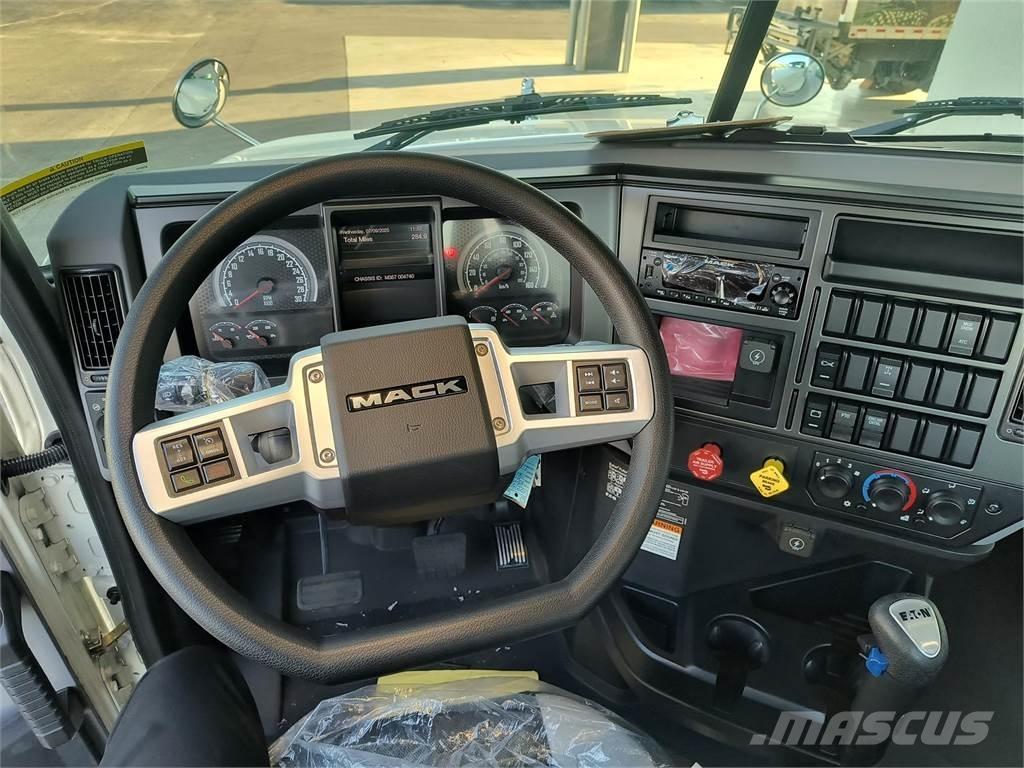Mack GR64BX ダンプ
