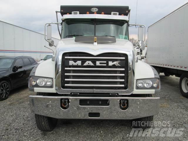 Mack GR64F ダンプ