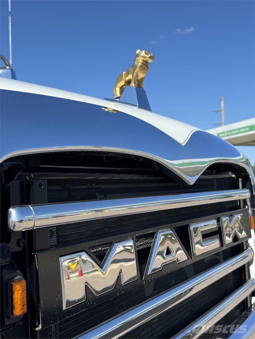 Mack GR64F ダンプ