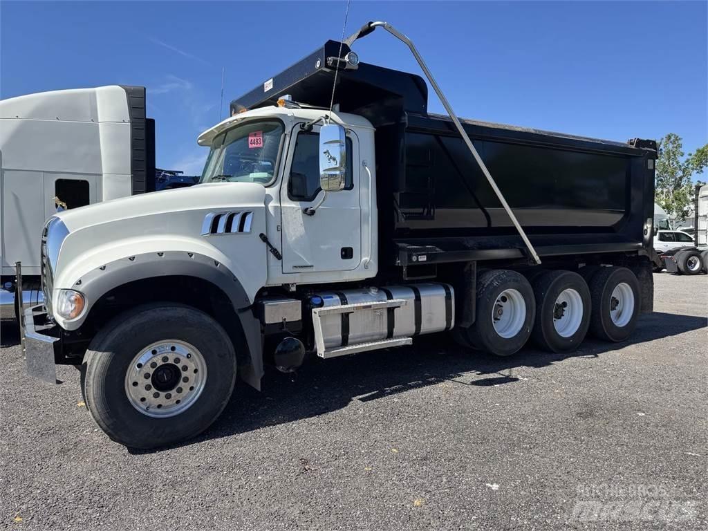 Mack GR64F ダンプ
