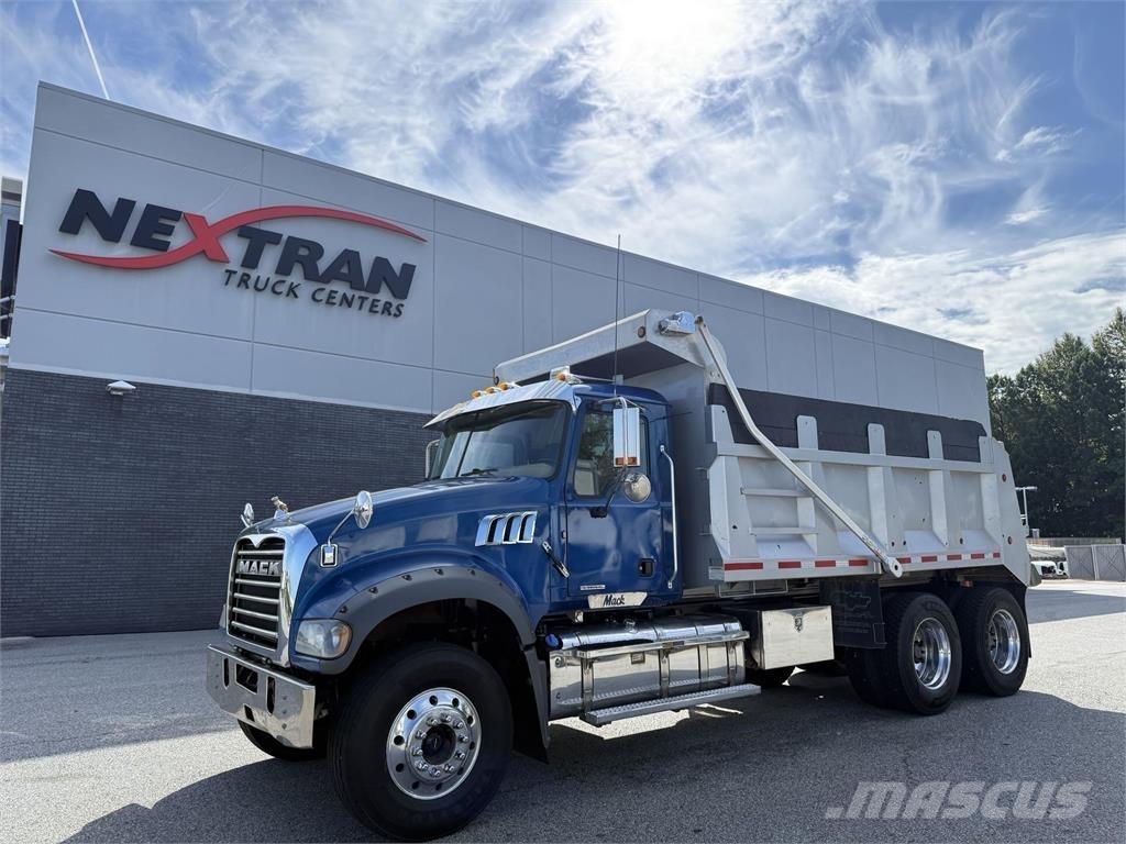 Mack GR64F ダンプ