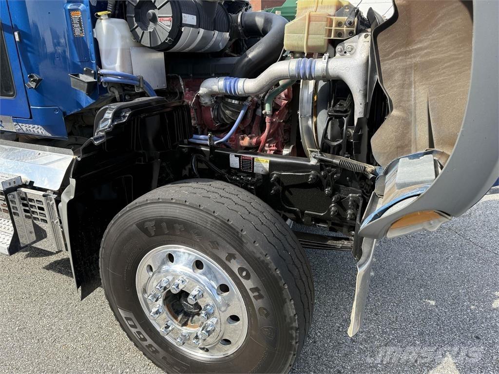 Mack GR64F ダンプ