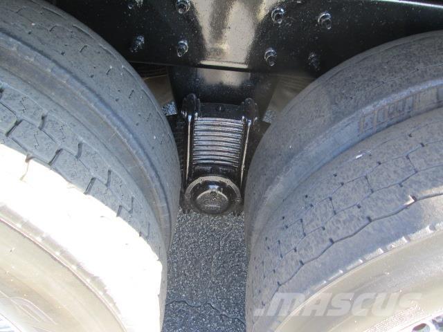 Mack GR64F ダンプ