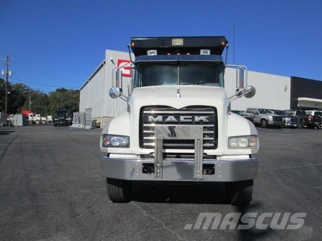 Mack GR64F ダンプ