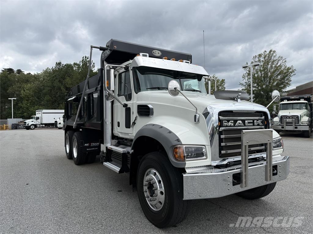 Mack GR64F ダンプ