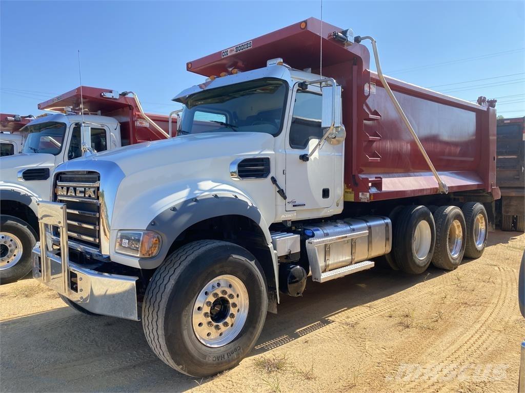 Mack GR64F ダンプ
