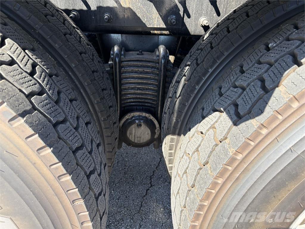 Mack GR64F その他トラック