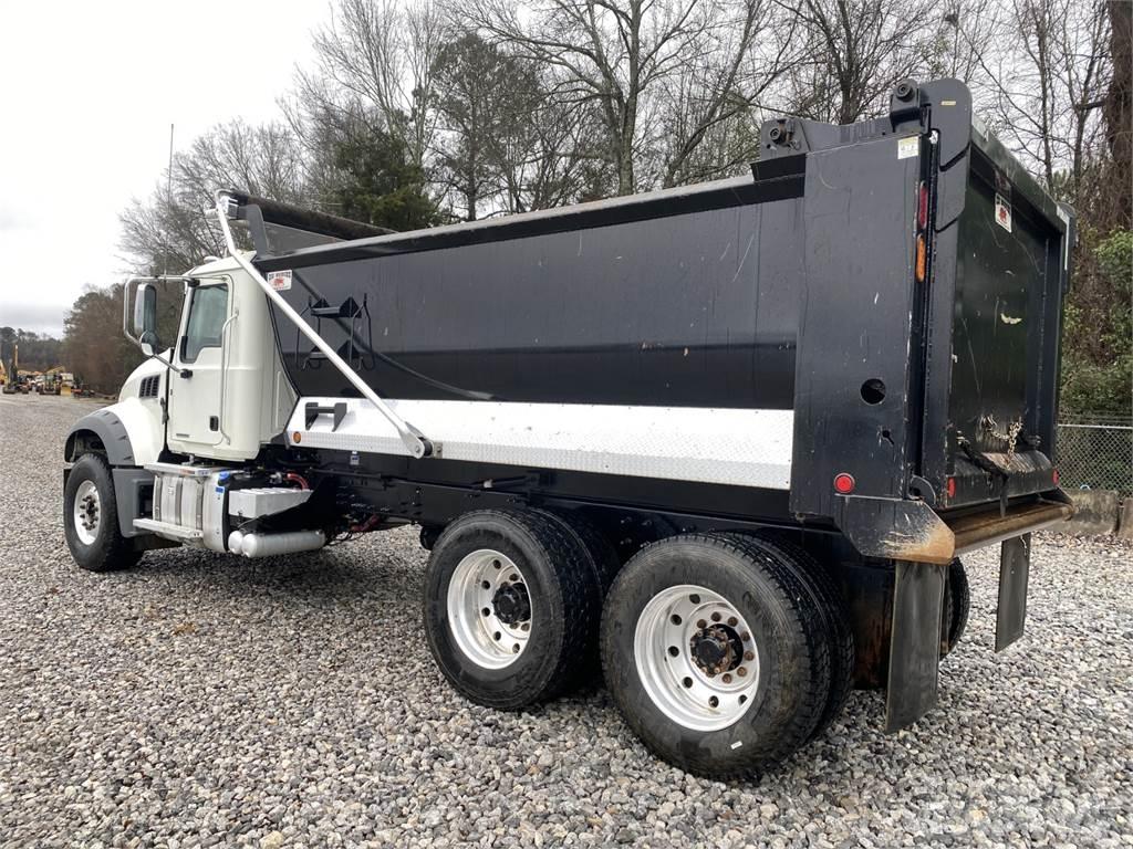 Mack GR64FR ダンプ
