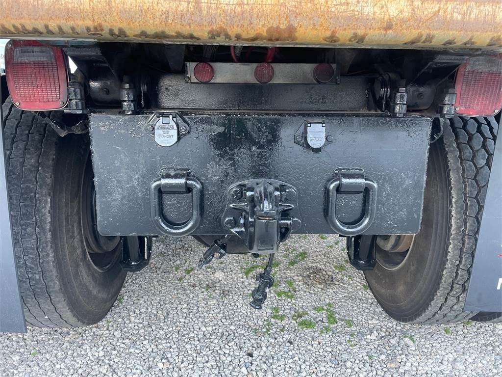 Mack GR64FR ダンプ