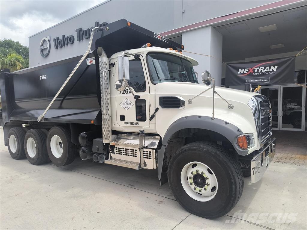 Mack GR64FR ダンプ