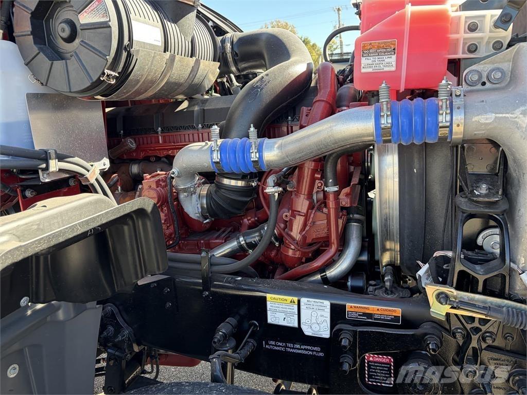 Mack GR64FR ミキサー車