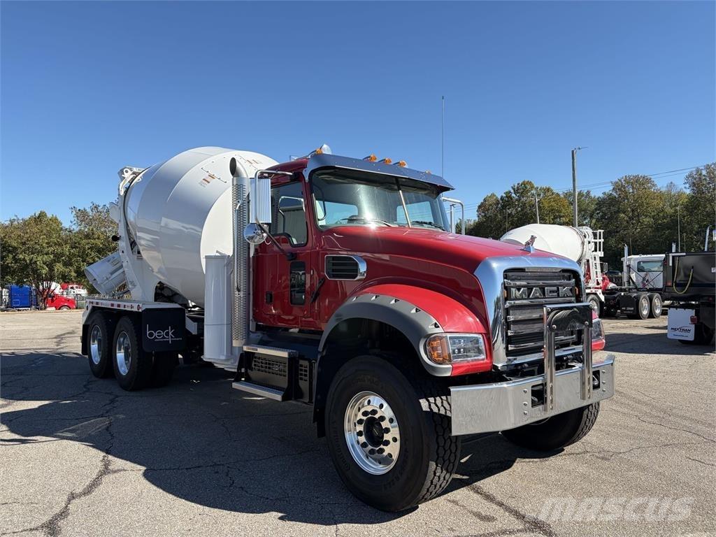 Mack GR64FR ミキサー車
