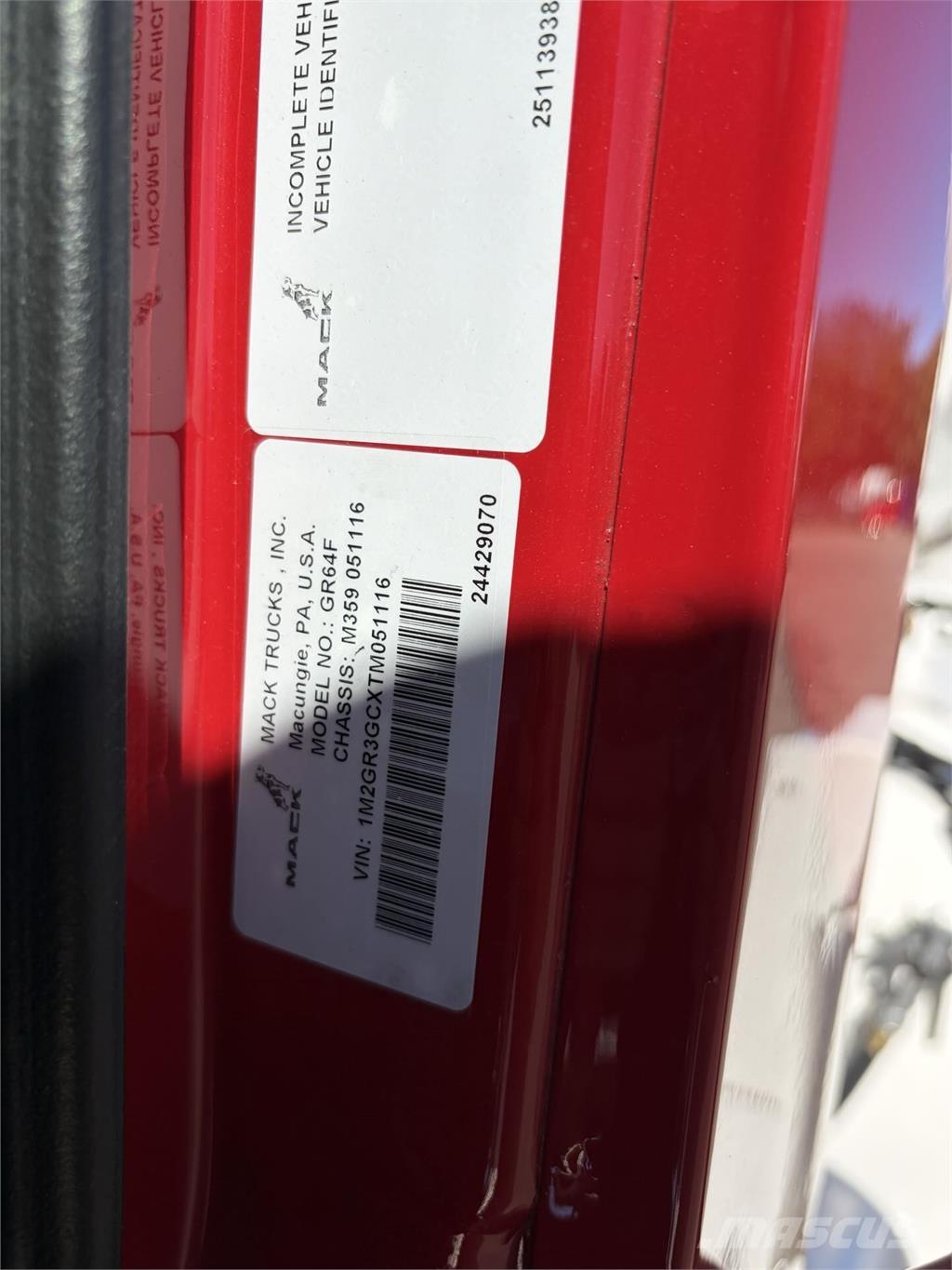 Mack GR64FR ミキサー車