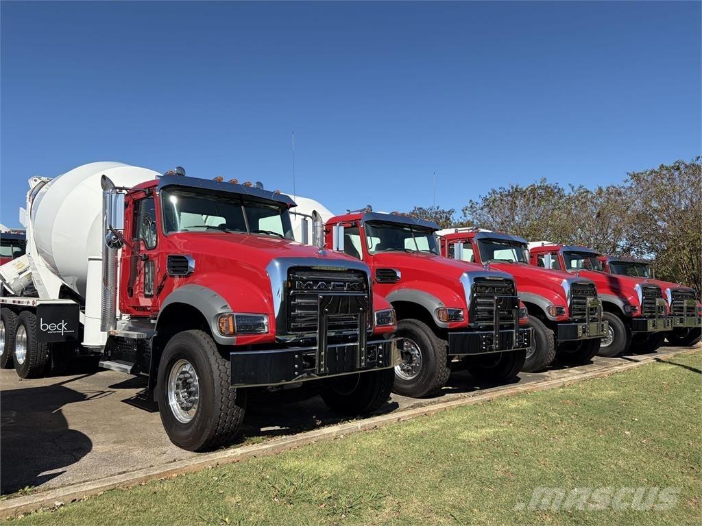 Mack GR64FR ミキサー車