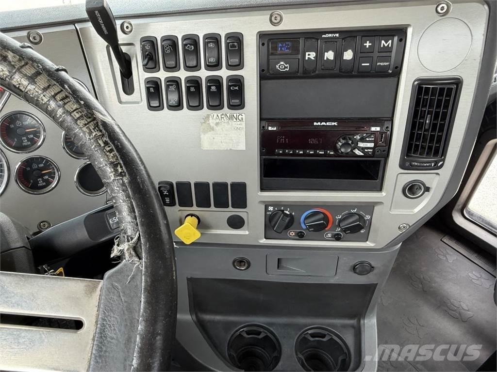 Mack GU813 その他トラック