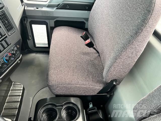 Mack MD6 42R キャブ付きシャーシ