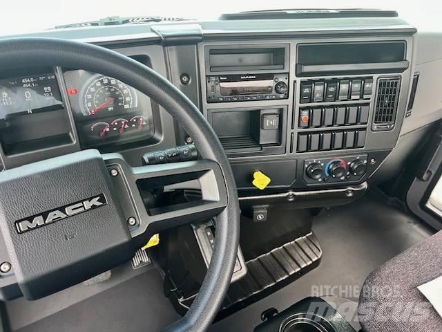 Mack MD6 42R キャブ付きシャーシ