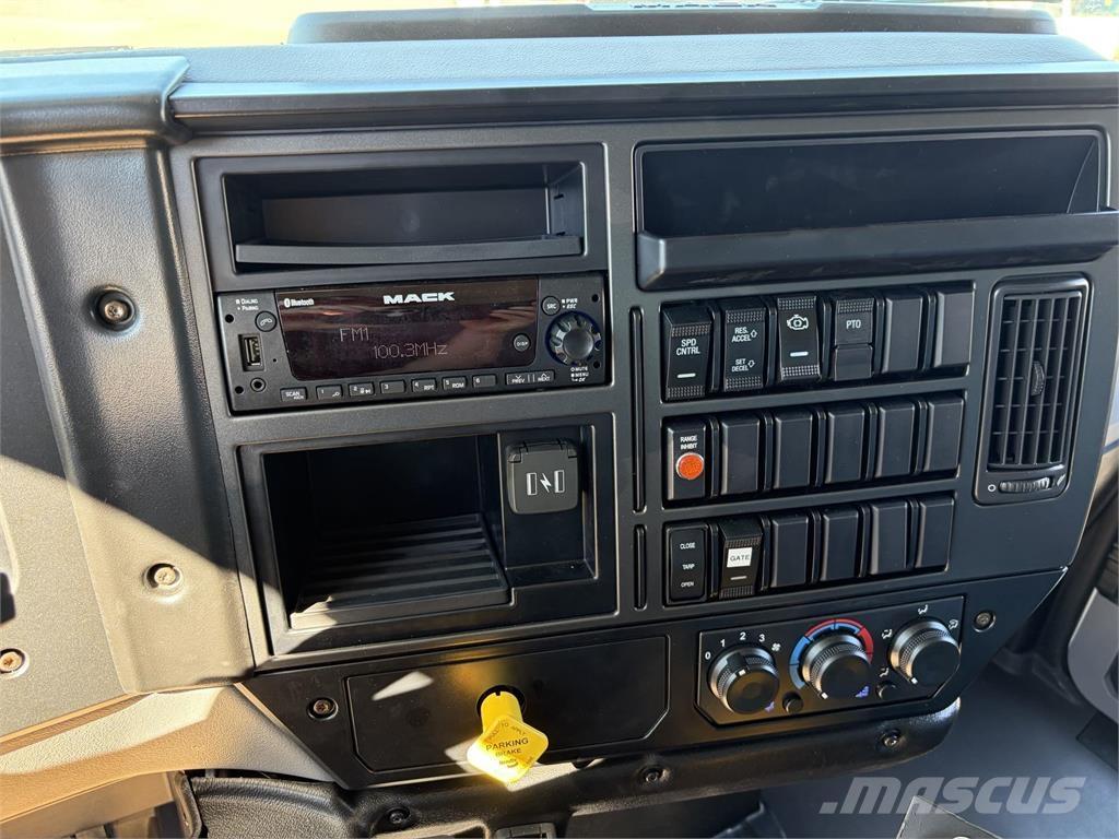 Mack MD6 42R ダンプ