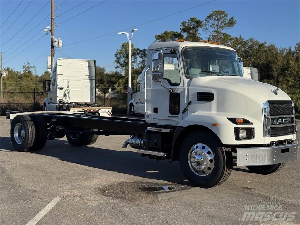 Mack MD6 42R キャブ付きシャーシ