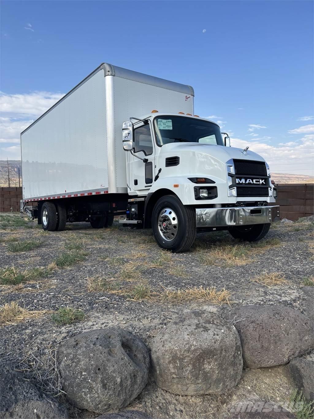 Mack MD6 42R キャブ付きシャーシ